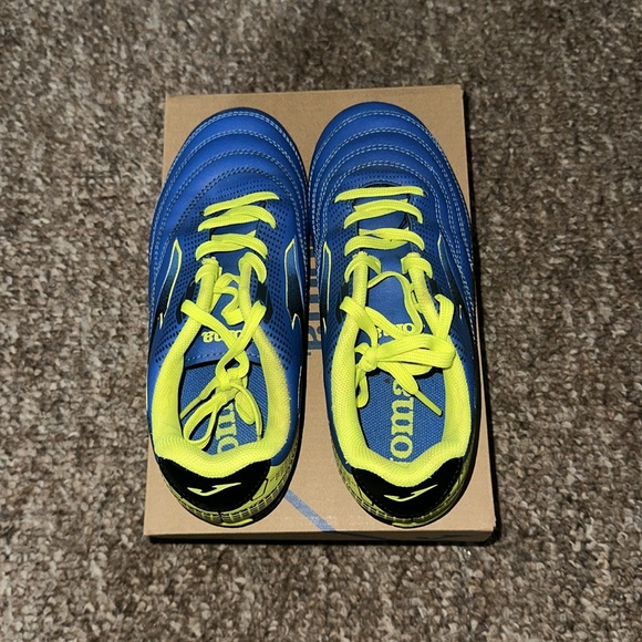 Joma Toledo Soccer Cleats size youth 3 with box in great condition like new - Picture 4 of 5